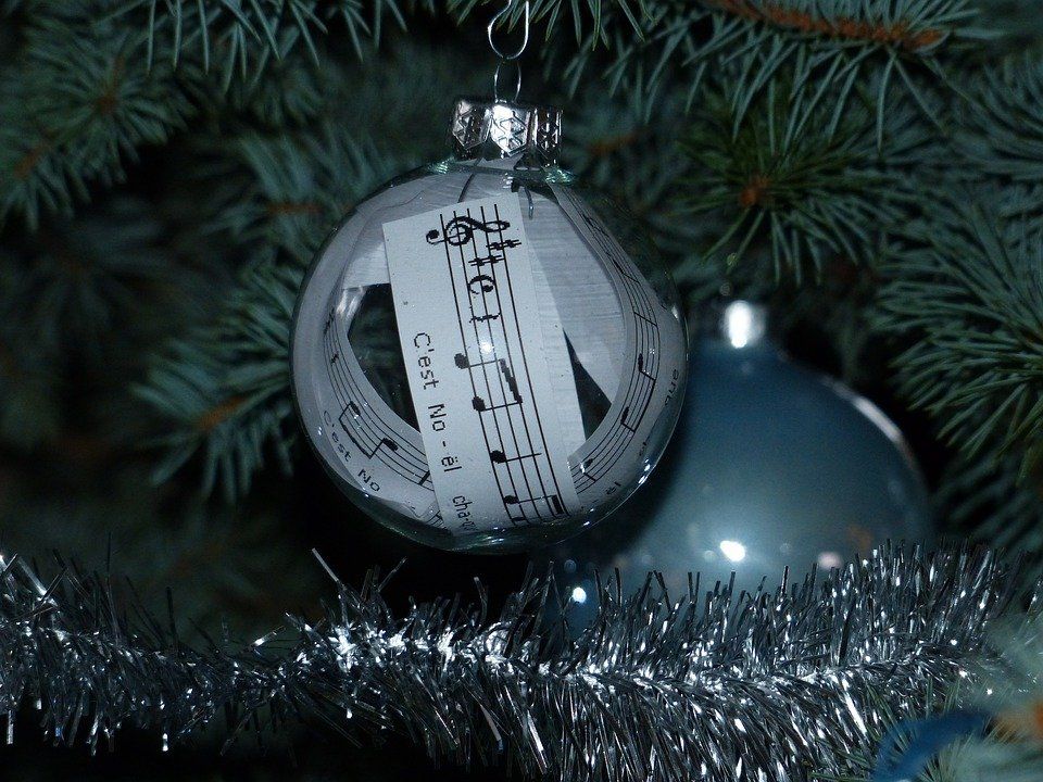 Świąteczna muzyka – skąd ją odtwarzać?