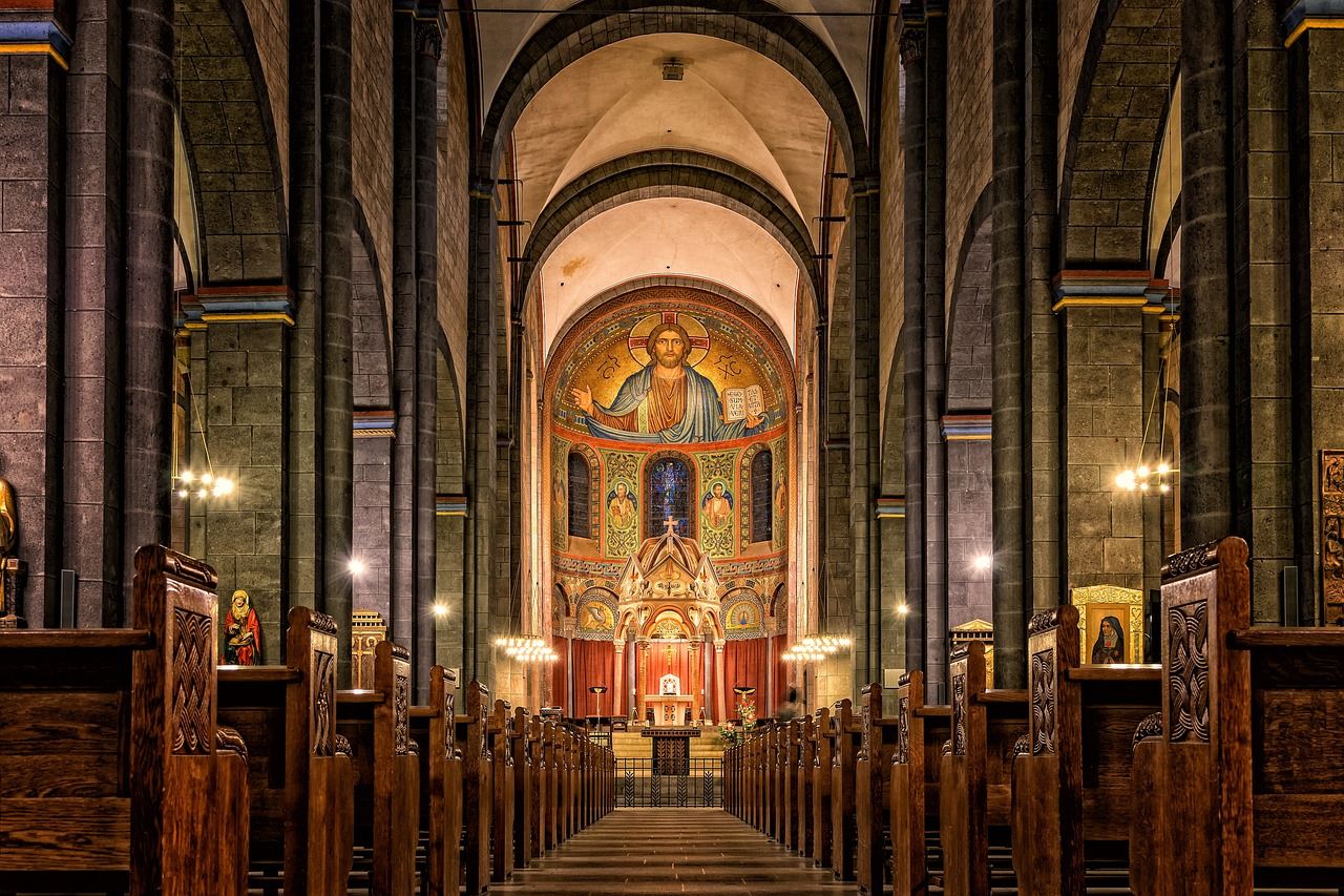 Artykuły liturgiczne - jak je wybrać i dlaczego są ważne?