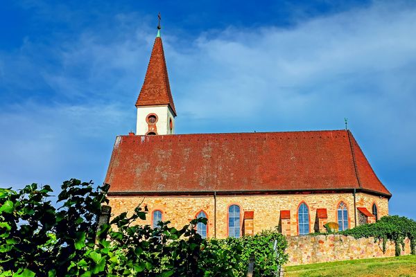 Od szat do świec - jak prawidłowo wybrać wyposażenie kościoła?