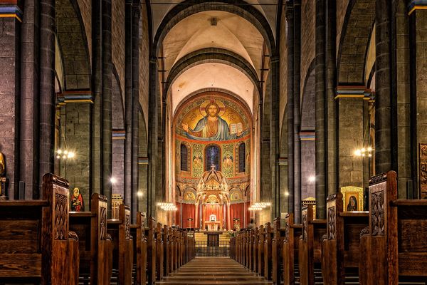 Artykuły liturgiczne - jak je wybrać i dlaczego są ważne?