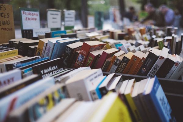 Beletrystyka, która przeniesie Cię do innego świata - sprawdź nasze propozycje